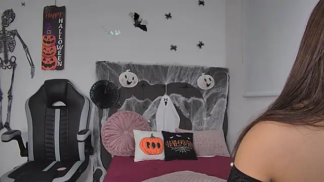 AmandaBrooks 18 online show from 10/15/25, 01:26