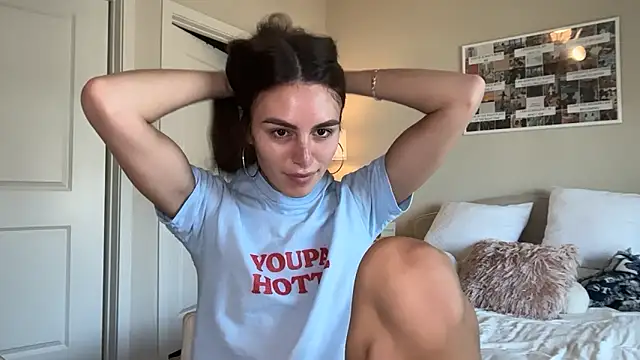 graciesmith27 online show from 05/19/26, 06:26