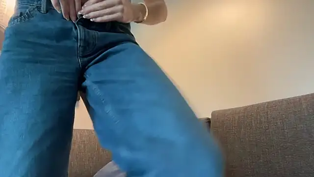 graciesmith27 online show from 04/12/26, 08:56