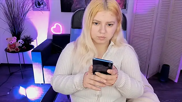 DiaAngell online show from 11/22/25, 09:46