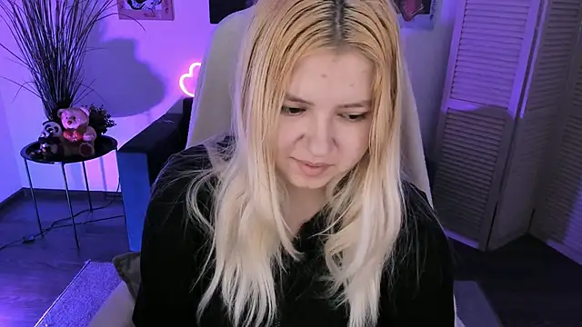 DiaAngell online show from 11/28/25, 07:47