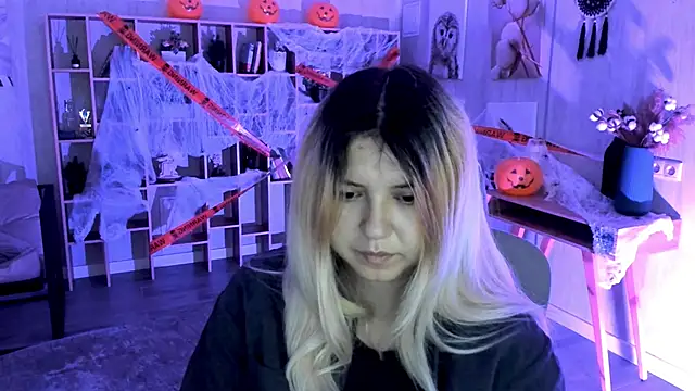 DiaAngell online show from 10/31/25, 08:05