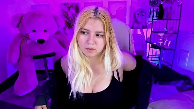 DiaAngell online show from 11/27/25, 10:32