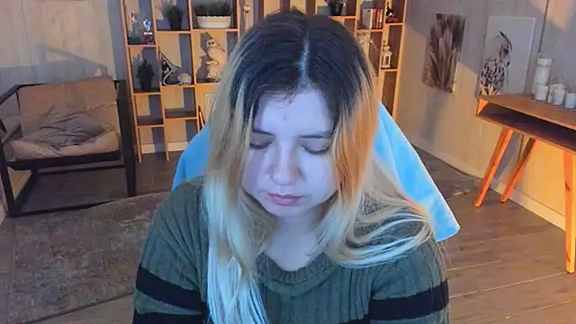 DiaAngell online show from 10/26/25, 07:47