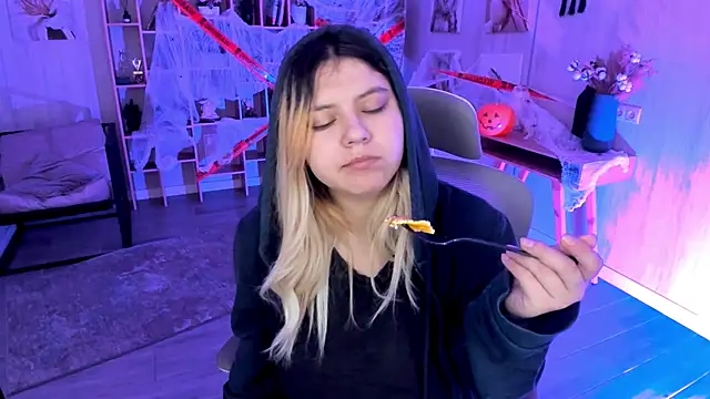 DiaAngell online show from 11/02/25, 10:59