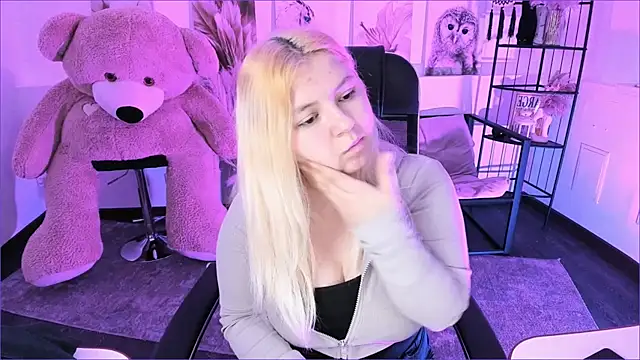 DiaAngell online show from 11/30/25, 06:09