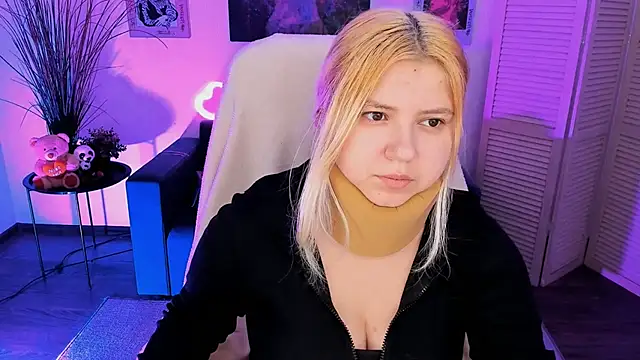 DiaAngell online show from 11/26/25, 06:41