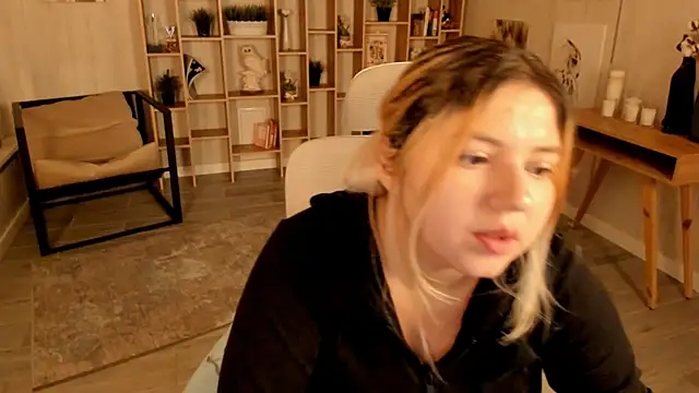 Snapshot of DiaAngell chatting on 09/19/25, 02:15 DiaAngell online show from 09/19/25, 02:15