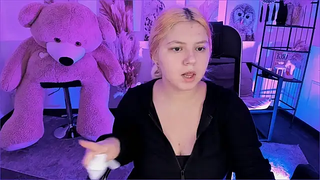 DiaAngell online show from 12/03/25, 10:20