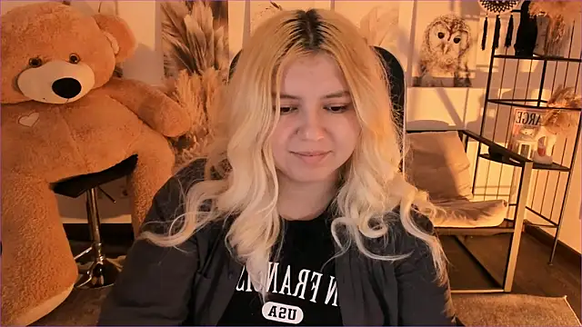 DiaAngell online show from 12/18/25, 07:29