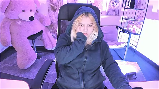 DiaAngell online show from 12/13/25, 08:04