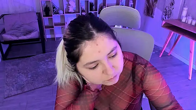 DiaAngell online show from 10/24/25, 08:19