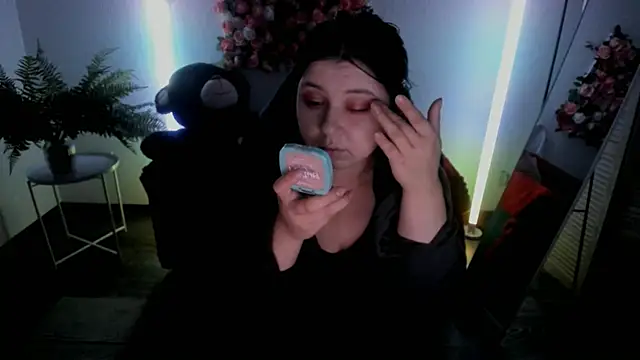 Snapshot of DiaAngell chatting on 06/05/26, 10:37 DiaAngell online show from 06/05/26, 10:37