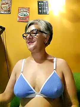 ilonna2025 online show from 03/19/25, 10:11