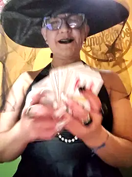 ilonna2025 online show from 10/31/25, 10:16