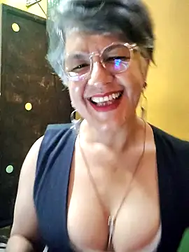 Snapshot of ilonna2025 chatting on 05/22/26, 10:19 ilonna2025 online show from 05/22/26, 10:19