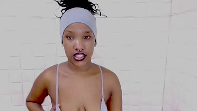 EroticSexyPrada online show from 04/19/26, 06:10