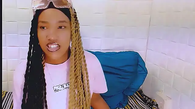 EroticSexyPrada online show from 03/19/25, 04:02