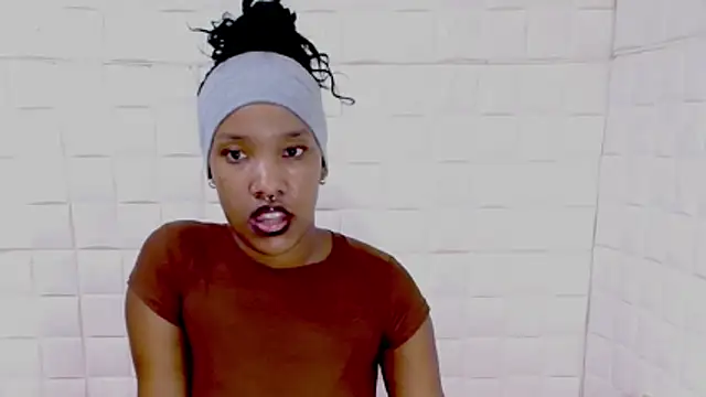 EroticSexyPrada online show from 04/19/26, 05:47