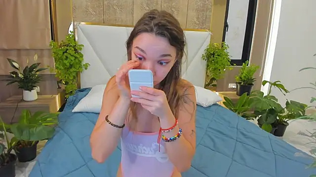 SusannJohnson online show from 12/17/25, 12:15