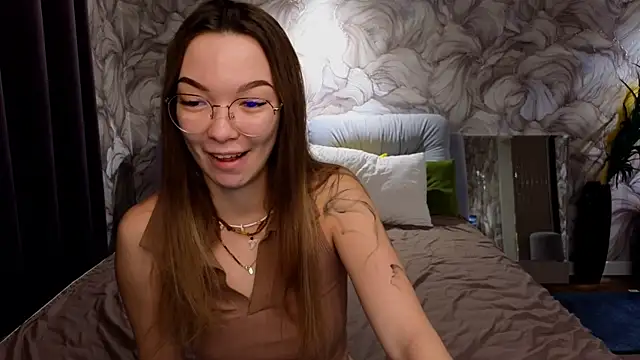 Snapshot of SusannJohnson chatting on 10/19/25, 12:24 SusannJohnson online show from 10/19/25, 12:24