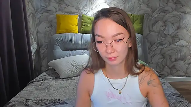 Snapshot of SusannJohnson chatting on 06/19/26, 12:38 SusannJohnson online show from 06/19/26, 12:38