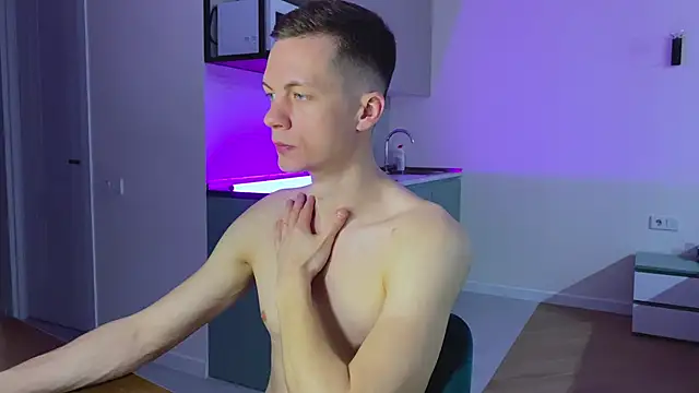 max shy online show from 03/19/25, 12:23