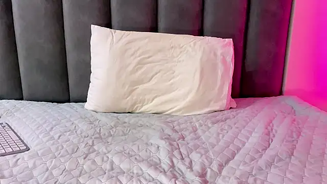 max shy online show from 11/03/25, 05:49