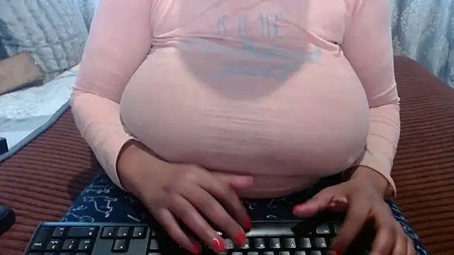 Snapshot of BUBBLYBUNNYxx chatting on 05/07/26, 05:11 BUBBLYBUNNYxx online show from 05/07/26, 05:11