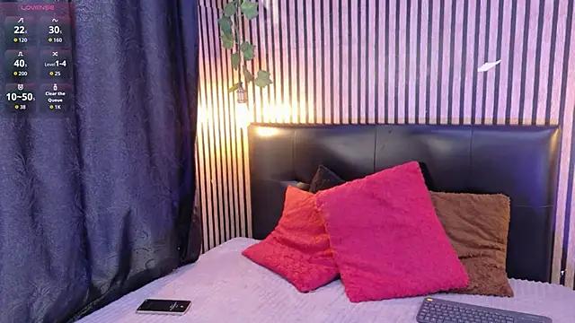 Snapshot of Sophie_new25 chatting on 10/18/25, 12:18 Sophie new25 online show from 10/18/25, 12:18