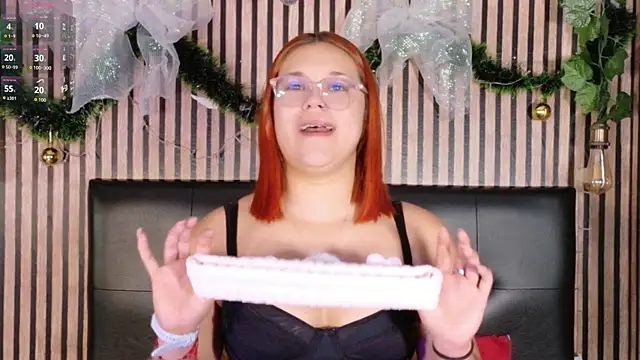 Sophie new25 online show from 12/16/25, 12:42