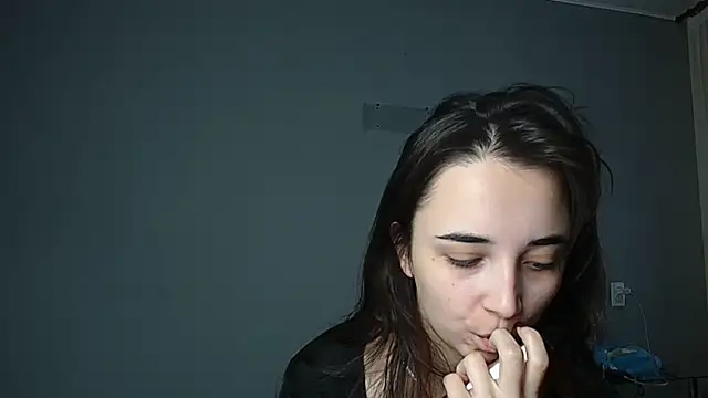 Eva Gloryy online show from 11/18/25, 10:18