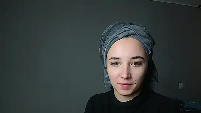 Eva Gloryy online show from 11/28/25, 12:05