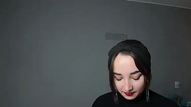 Eva Gloryy online show from 12/14/25, 01:39