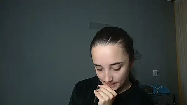 Eva Gloryy online show from 10/14/25, 01:01