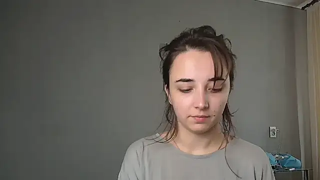 Eva Gloryy online show from 10/31/25, 11:07