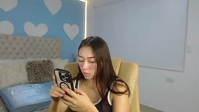 Snapshot of Rossie_Belucci chatting on 03/19/25, 01:51 Rossie Belucci online show from 03/19/25, 01:51