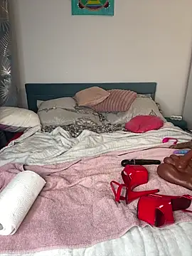 Snapshot of HotLivv69 chatting on 10/05/25, 08:43 HotLivv69 online show from 10/05/25, 08:43