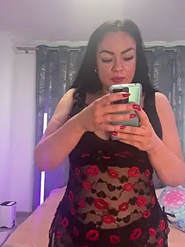 Snapshot of HotLivv69 chatting on 02/13/25, 11:28 HotLivv69 online show from 02/13/25, 11:28