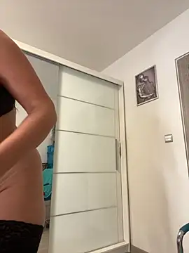 Snapshot of HotLivv69 chatting on 10/02/25, 09:29 HotLivv69 online show from 10/02/25, 09:29