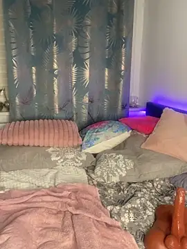 Snapshot of HotLivv69 chatting on 10/16/25, 10:29 HotLivv69 online show from 10/16/25, 10:29