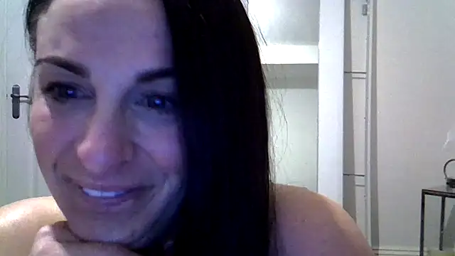 Snapshot of Bonnie_Lovex chatting on 02/14/25, 06:08 Bonnie Lovex online show from 02/14/25, 06:08