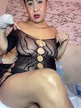 Snapshot of Lili__taylor chatting on 10/04/25, 12:34 Lili taylor online show from 10/04/25, 12:34