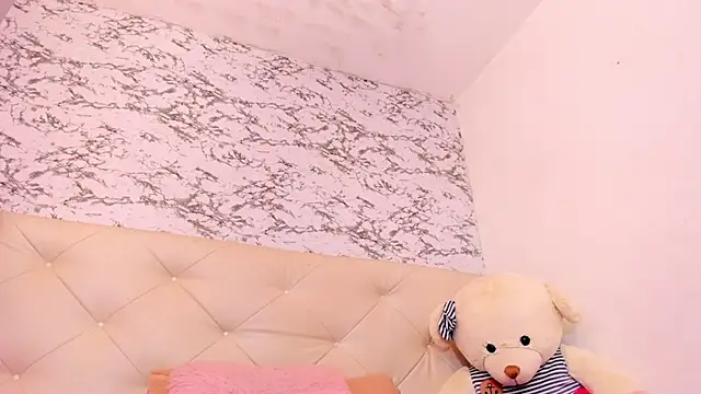 Snapshot of Lili__taylor chatting on 09/13/25, 12:10 Lili taylor online show from 09/13/25, 12:10