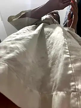 Snapshot of Lili__taylor chatting on 10/19/25, 03:31 Lili taylor online show from 10/19/25, 03:31