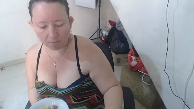 Yohis Kiut25 online show from 12/04/25, 08:08