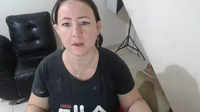 Yohis Kiut25 online show from 10/17/25, 02:15