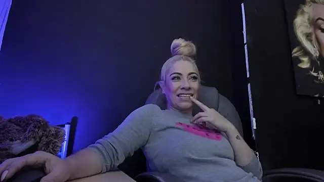 viktoria davis  online show from 10/09/25, 12:11