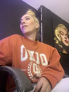 viktoria davis  online show from 10/09/25, 11:49