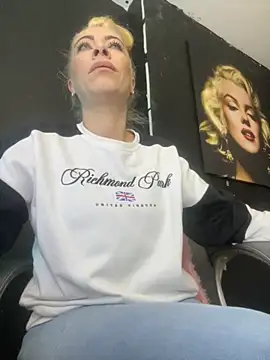 viktoria davis  online show from 10/01/25, 11:30